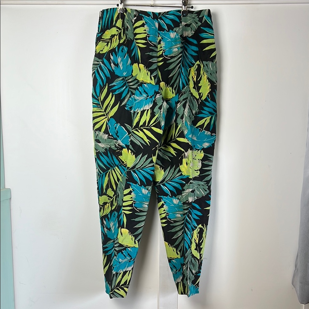 Tropical Leaf Print Women's Cropped Pants from Dana Buchman - Picture 4 of 8